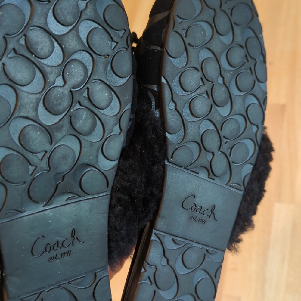 Coach Designer Carra Black Faux Fur Slip-On Slipper Shoes W/ Logo Charm Luxe - Picture 7 of 8